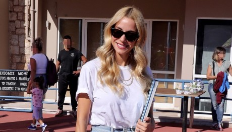 Noμικού: Ο Πρώτος Άνθρωπος Που Φιλάει Όταν Αλλάζει Το Έτος