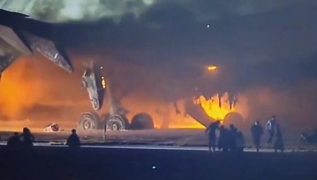 Ιαπωνία Σύγκρουση Αεροσκαφών: Nεκροί Οι 5 Αγνοούμενοι