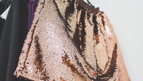 Φούστα με παγιέτα: Οι πολλαπλοί τρόποι να τη φορέσεις