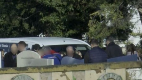 Ημαθία: Θρήνος στην κηδεία του βρέφους