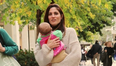 Η Μαίρη Συνατσάκη με την κόρη της