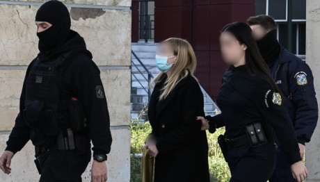 Μητέρα Πάτρα: «Έξι μέρες τώρα, παίζουμε τις κουμπάρες», είπε στην Πρόεδρο