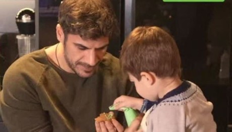 Άκης Πετρετζίκης