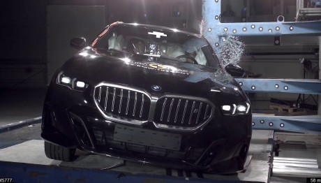 «Έσκισε» η νέα BMW 5 στις δοκιμές πρόσκρουσης