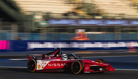 Η Nissan Formula E Team στο νυχτερινό αγώνα του Diriyah