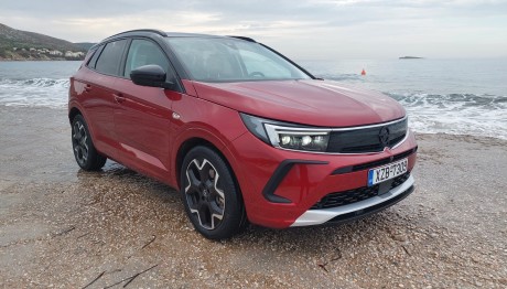 Δοκιμάζουμε το Opel Grandland Hybrid με τους 224 ίππους