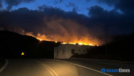 Φωτιά Νάξος: Επεκτάθηκε Το Μέτωπο
