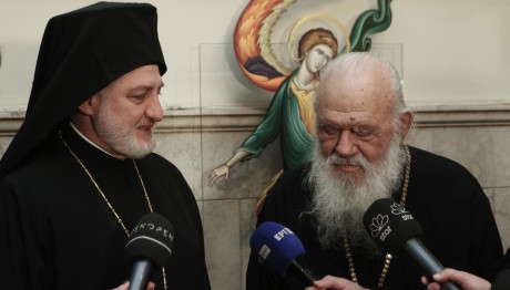 Ιερώνυμος: Παιδιά ομόφυλων να βαπτίζονται όταν μεγαλώσουν, αν το επιθυμούν