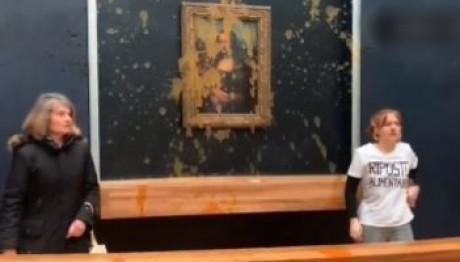 Μουσείο Του Λούβρου: Πέταξαν Σούπα Στη Μόνα Λίζα