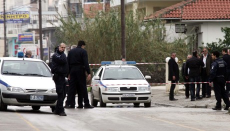 Σοκ στη Θεσσαλονίκη: Ζούσε μέρες με τη νεκρή αδελφή του στο διαμέρισμα