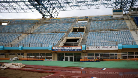 Κρήτη: Αποκολλήθηκε τμήμα του Παγκρητίου Σταδίου - Απομακρύνθηκαν αθλητές