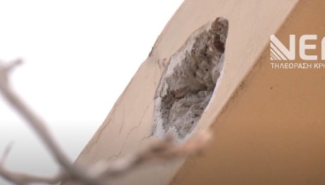 Κακοκαιρία Avgi: Κεραυνός άνοιξε τρύπα σε σπίτι στα Χανια