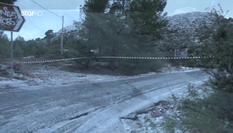 Κακοκαιρία Avgi: Στα «λευκά» η Αττική – Με αλυσίδες η κυκλοφορία