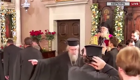 Ο Μητροπολίτης Κέρκυρας Έδιωξε Παιδί Με Σύνδρομο Down