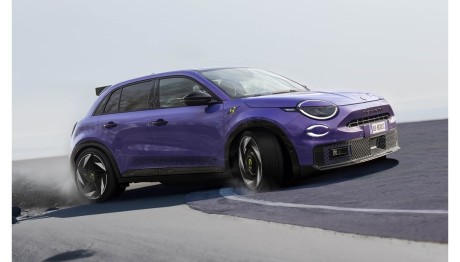 Η Abarth αποκαλύπτει το 600e των 240 ίππων