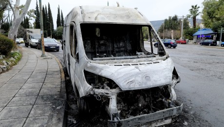 Άγνωστοι Πυρπόλησαν Οχήματα Στου Ζωγράφου