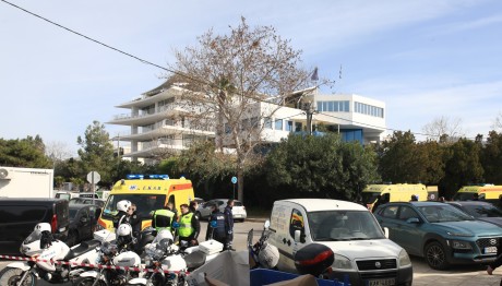 Γλυφάδα: Πυροβολισμοί Σε Ναυτιλιακή- Τρεις Τραυματίες