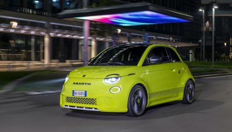 Το Abarth 500e στην τελική λίστα των 2024 World Car Awards