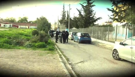 Αχαρνές: Ρομά Ξυλοκόπησαν Αστυνομικό, Πατέρα Μαθητή