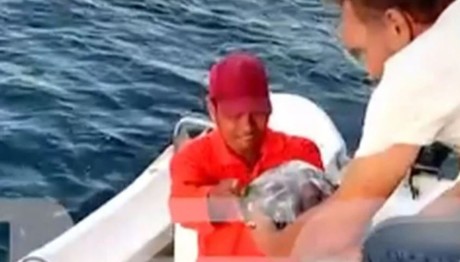 Γλυφάδα: Όταν Ο Αιγύπτιος Πήγαινε Δώρα Στον Μπόρις Τζόνσον