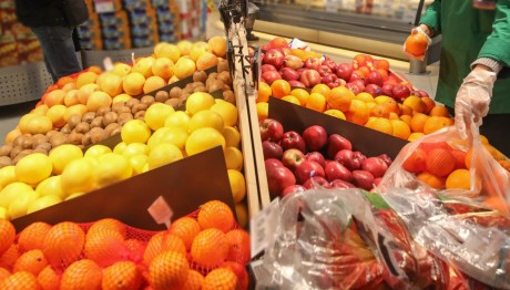 ΕΛΣΤΑΤ: Διψήφιες αυξήσεις σε φρούτα και λαχανικά- 67,4% πάνω το ελαιόλαδο