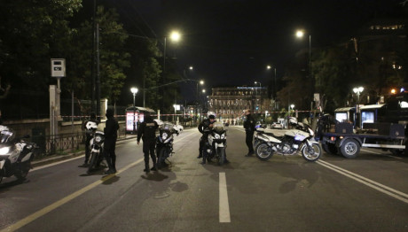 Συναγερμός στη Βουλή - Τηλεφώνημα για βόμβα