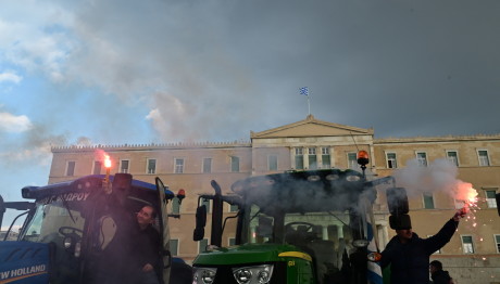 Αγρότες: Γέμισε Τρακτέρ Το Σύνταγμα - Στη Βουλή Οι Αγρότες