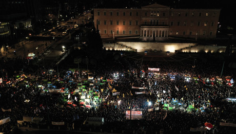 Διαμαρτυρία Αγρότες: Έξω Από Τη Βουλή Έφτασαν Τα Τρακτέρ