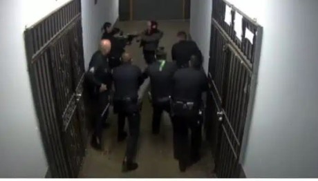 ΗΠΑ: Αστυνομικοί Σκότωσαν Άνδρα Που Κρατούσε Πιρούνι