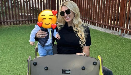 Σπυροπούλου: Βόλτα Με Τον Γιο Της Η Εγκυμονούσα