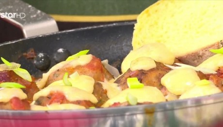 Συνταγή Για Κοκκινιστά Κεφτεδάκια Με Τυρί