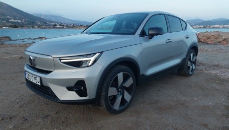 Στο τιμόνι του Volvo C40 Recharge Pure Electric P8 AWD 408hp