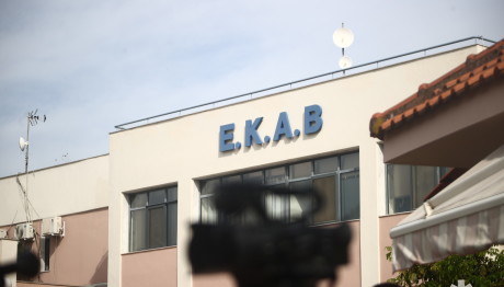 Αναγκάστηκε να μεταφέρει μόνος το παιδί του στο νοσοκομείο - Έληγε η βάρδια