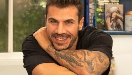 Άκης Πετρετζίκης