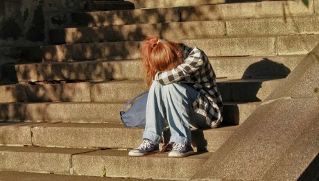 Αίγινα: Ο Πατριός Βιντεοσκοπούσε Τους Βιασμούς