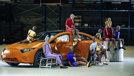 Ανδρείκελα δοκιμών πρόσκρουσης γένους θηλυκού στη Mercedes-Benz 