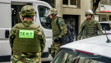 Κολωνάκι: Βρέθηκαν Χειροβομβίδες Σε Σπίτι Στη Σκουφά