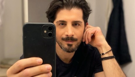 Χρήστος Σπανός: Mε τη σύζυγό του στην επίσημη πρεμιέρα της «Αγρυπνίας»