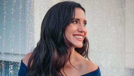 Eλένη Βαΐτσου: Εμφανίστηκε με νέο hair look σε πρεμιέρα παράστασης