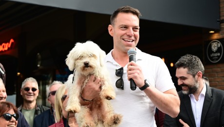 Στη Θήβα ο Κασσελάκης - Ομιλία σε κεντρική πλατεία πριν πάει στο στρατόπεδο