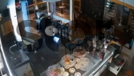 Λήστεψαν Καφετέρια Και Έφυγαν Ως Διανομείς