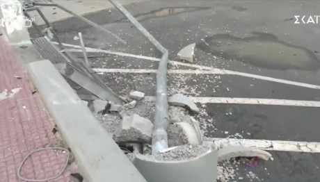 Τροχαίο Πειραιάς: Ανετράπη ΙΧ Και Τραυματίστηκε 22χρονος