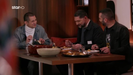 MasterChef: Οι Κριτές Βαθμολογούν Τα Γεύματα Των Μπριγάδων