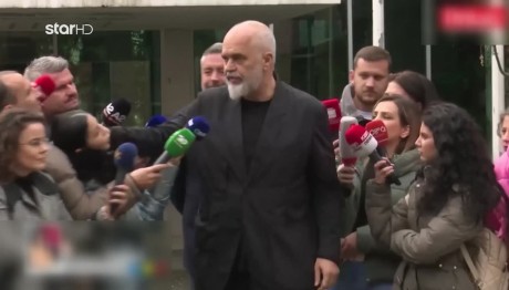 Αλβανία: Σάλος Με Τον Ράμα Που Έσπρωξε Δημοσιογράφο