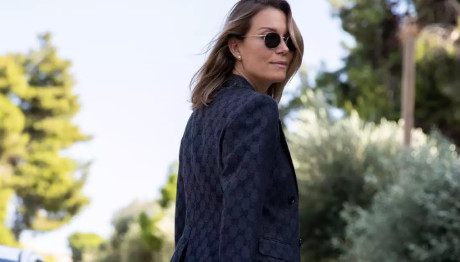 Tζιν Πουκάμισο: Η Καγιά Το Φορά Με Τον Πιο Ανοιξιάτικο Τρόπο