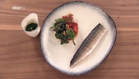 Καπνιστό Σκουμπρί Με Πουρέ Από Φασόλια Και Σταμναγκάθι