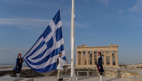 Ελληνική Σημαία: Τι Συμβολίζουν Οι Εννέα Γραμμές