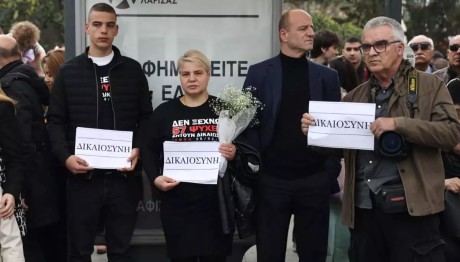 Τρίκαλα: Διαμαρτυρία Στις Παρελάσεις Για Τα Τέμπη