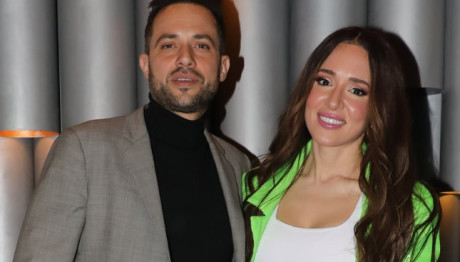 Καλομοίρα: Τα παιδιά Της Με Ελληνικές Παραδοσιακές Στολές