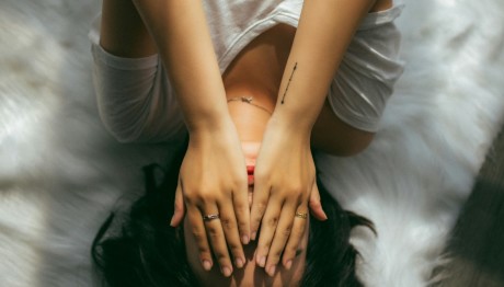 Χολαργό: Τη Συνόδευσε Από Το Μπαρ Σπίτι Της Και Τη Βίασε